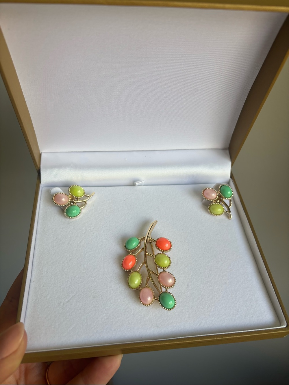 Vintage 1973 Sarah Coventry brooch matching clip earrings colourful leaf design